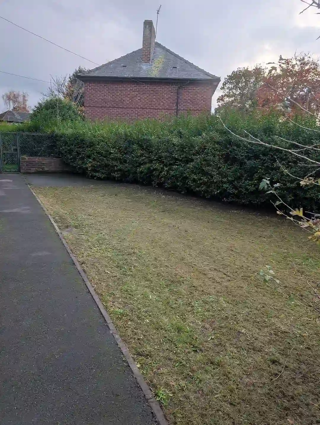 Garden lawn tidy and clearance in Manchester by GTH